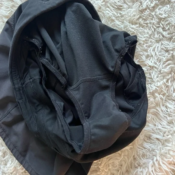 Black Lululemon 2.5” Speed Up Short - Picture 4 of 5